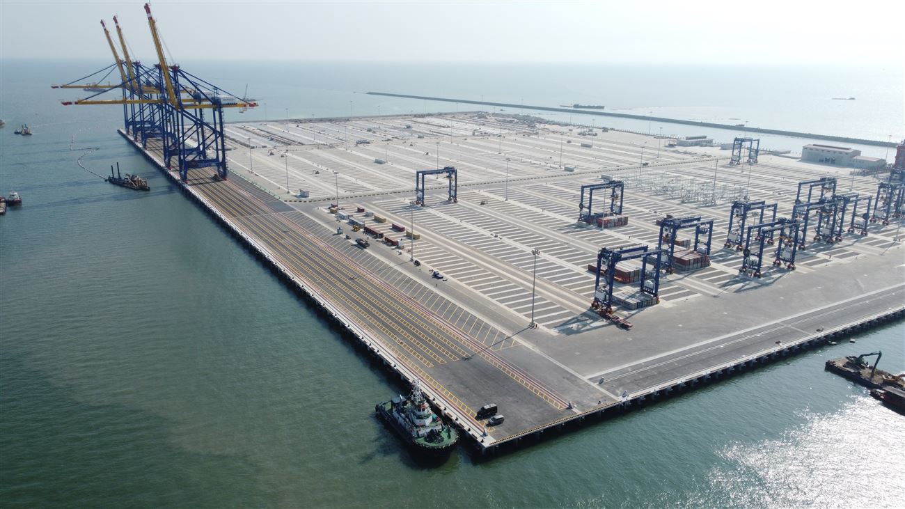 Thi công cảng Lạch Huyện bến 5, 6